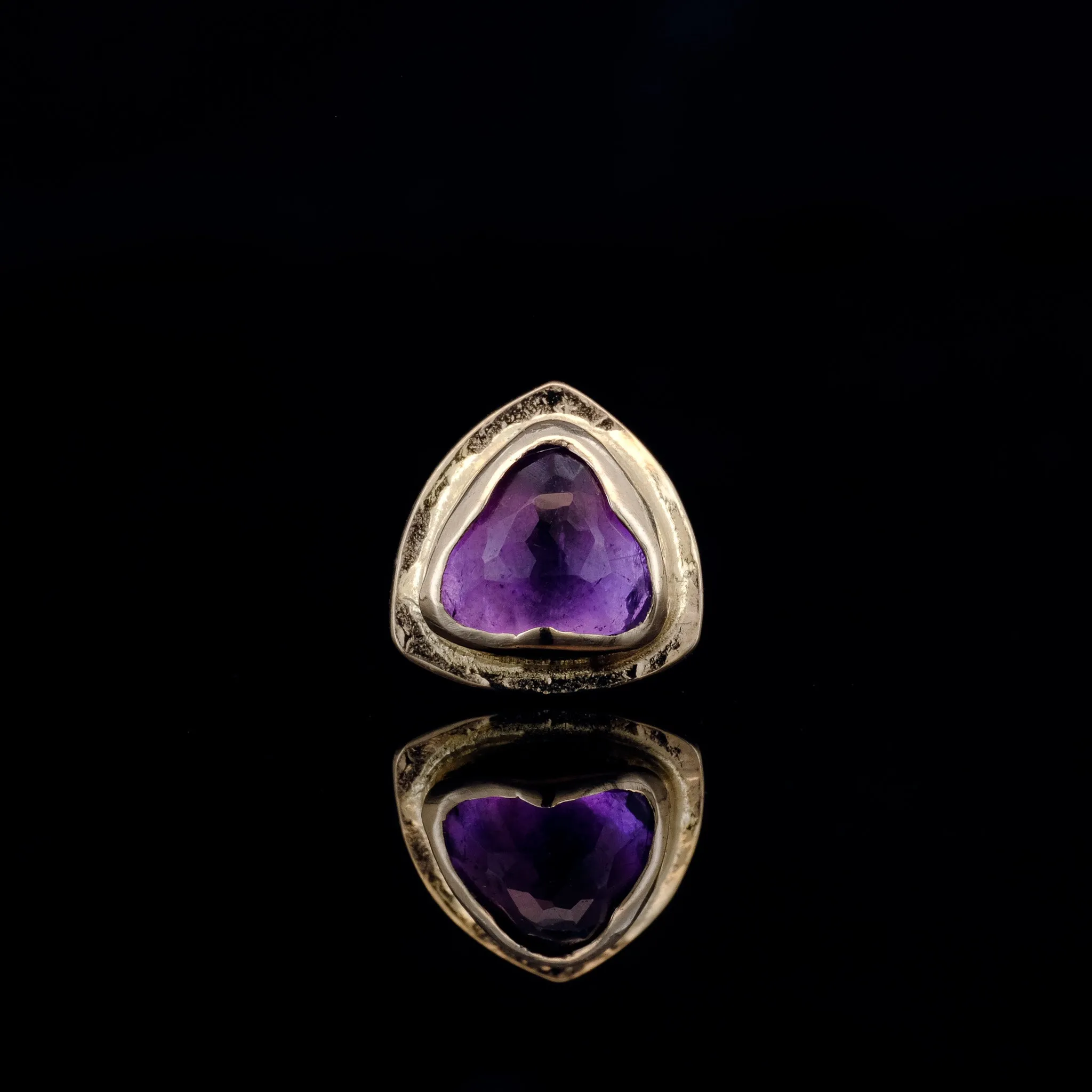 Rose Cut Amethyst in White Gold Scalloped Sandman - 14ga Threaded end
