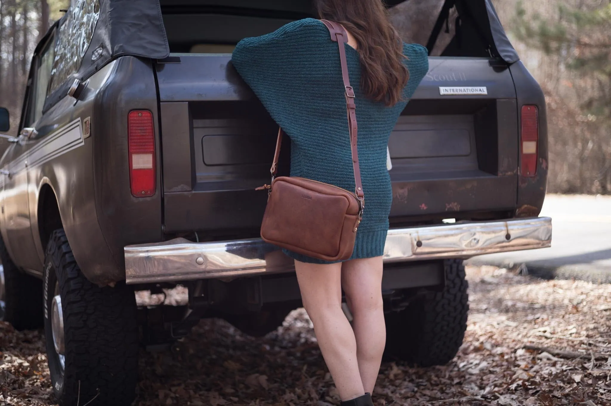 SARAH LEATHER CROSSBODY - MEDIUM - CHERRY BISON