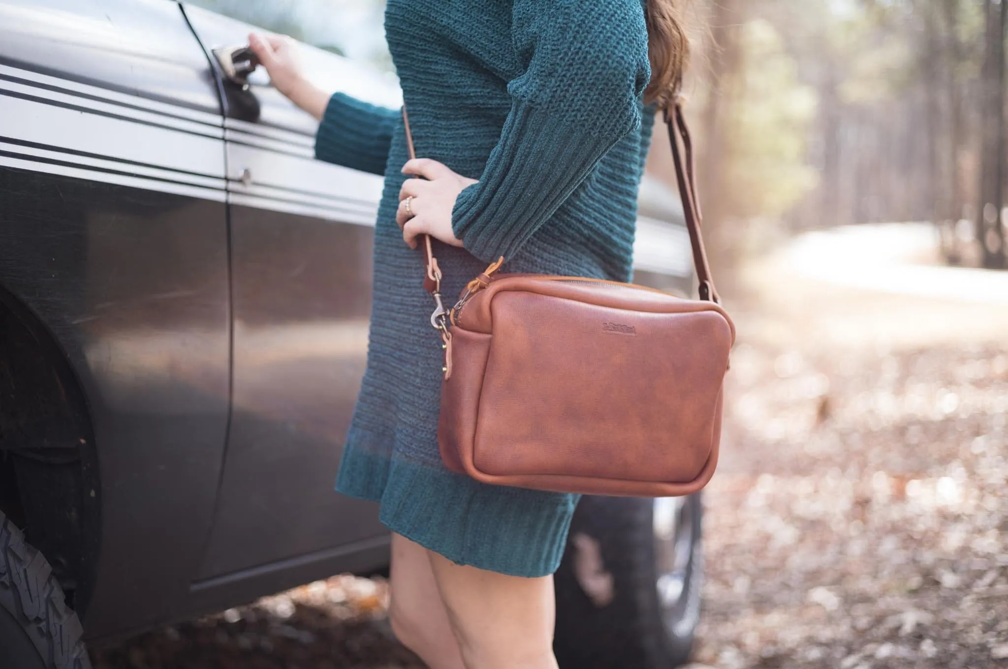 SARAH LEATHER CROSSBODY - MEDIUM - CHERRY BISON