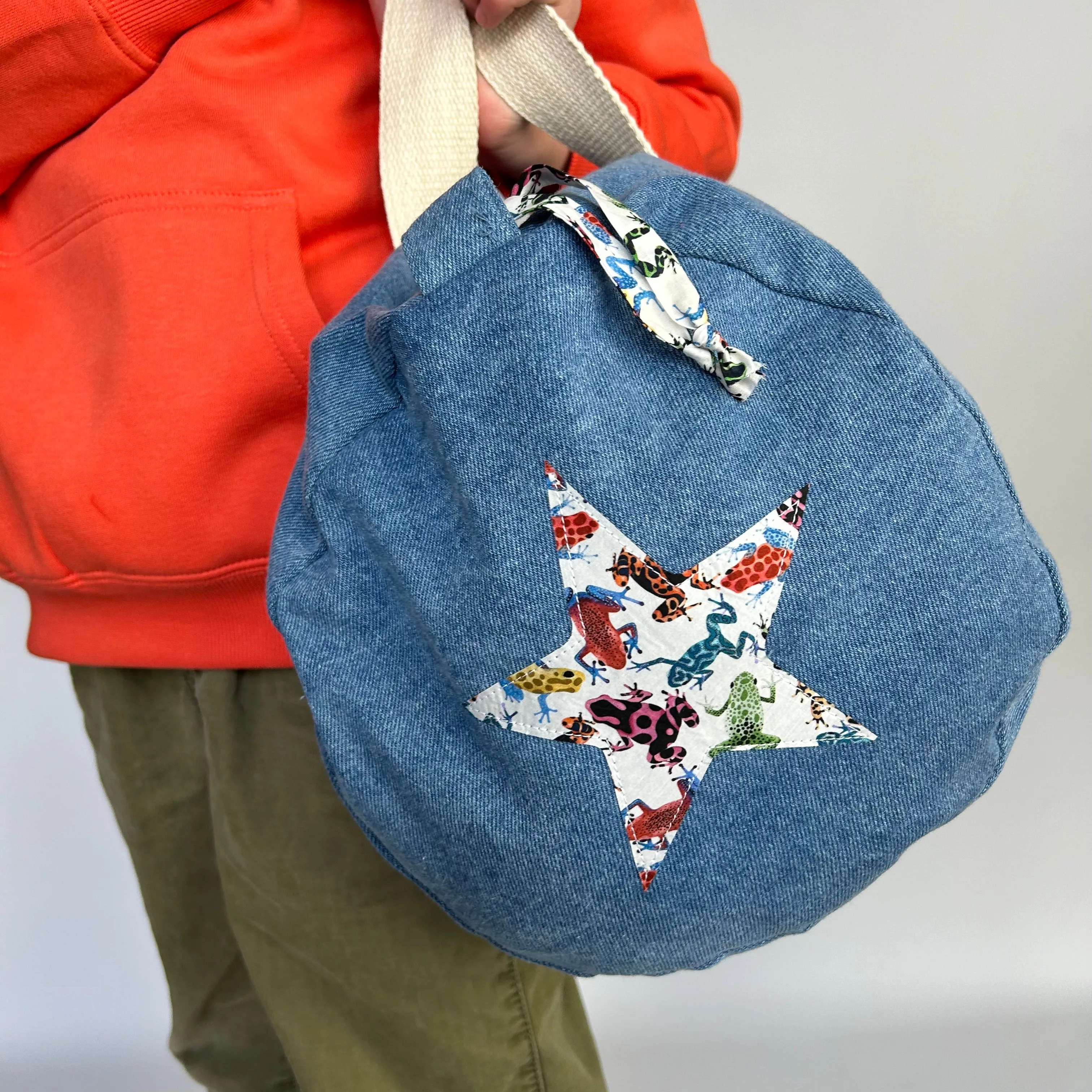 Single initial barrel bag