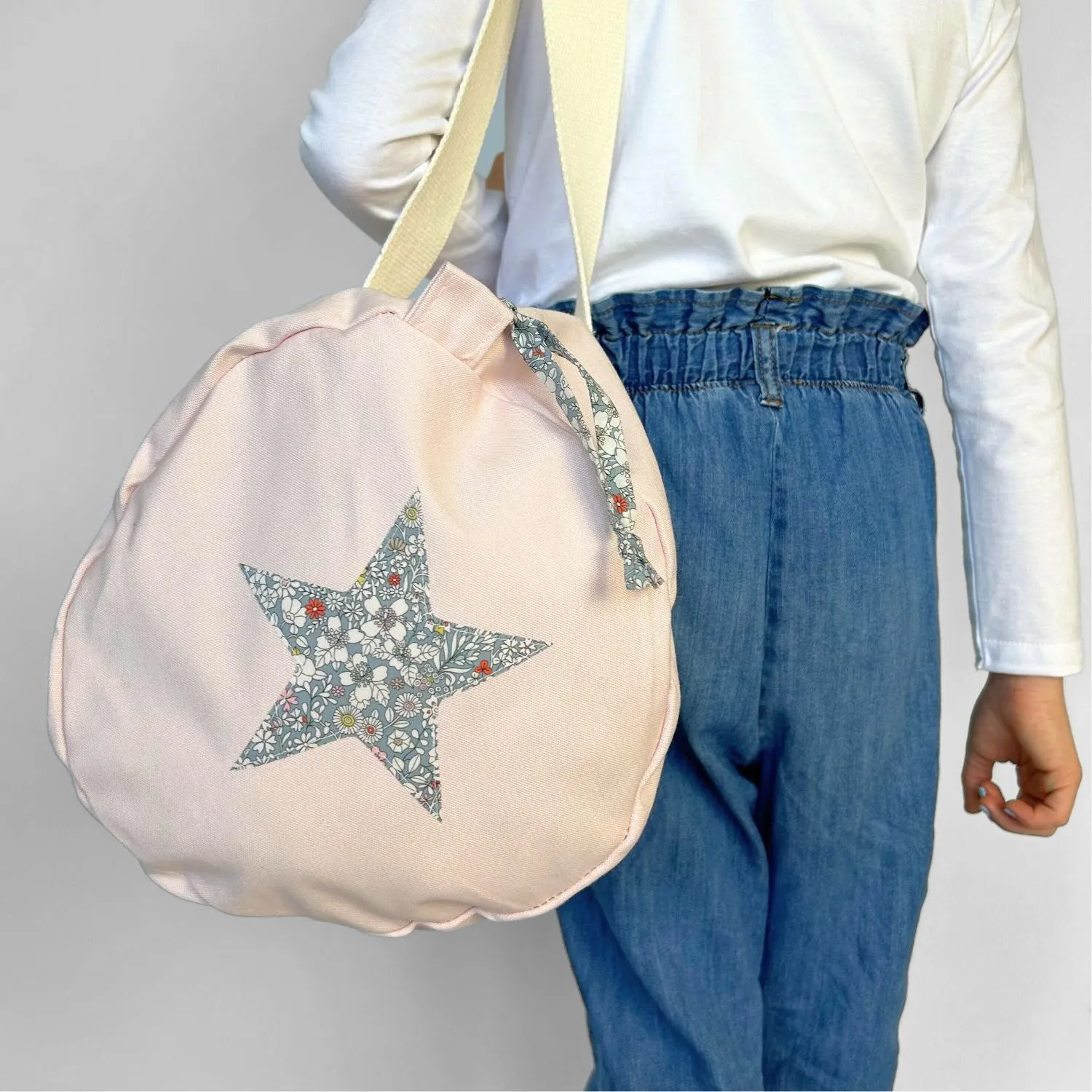 Single initial barrel bag