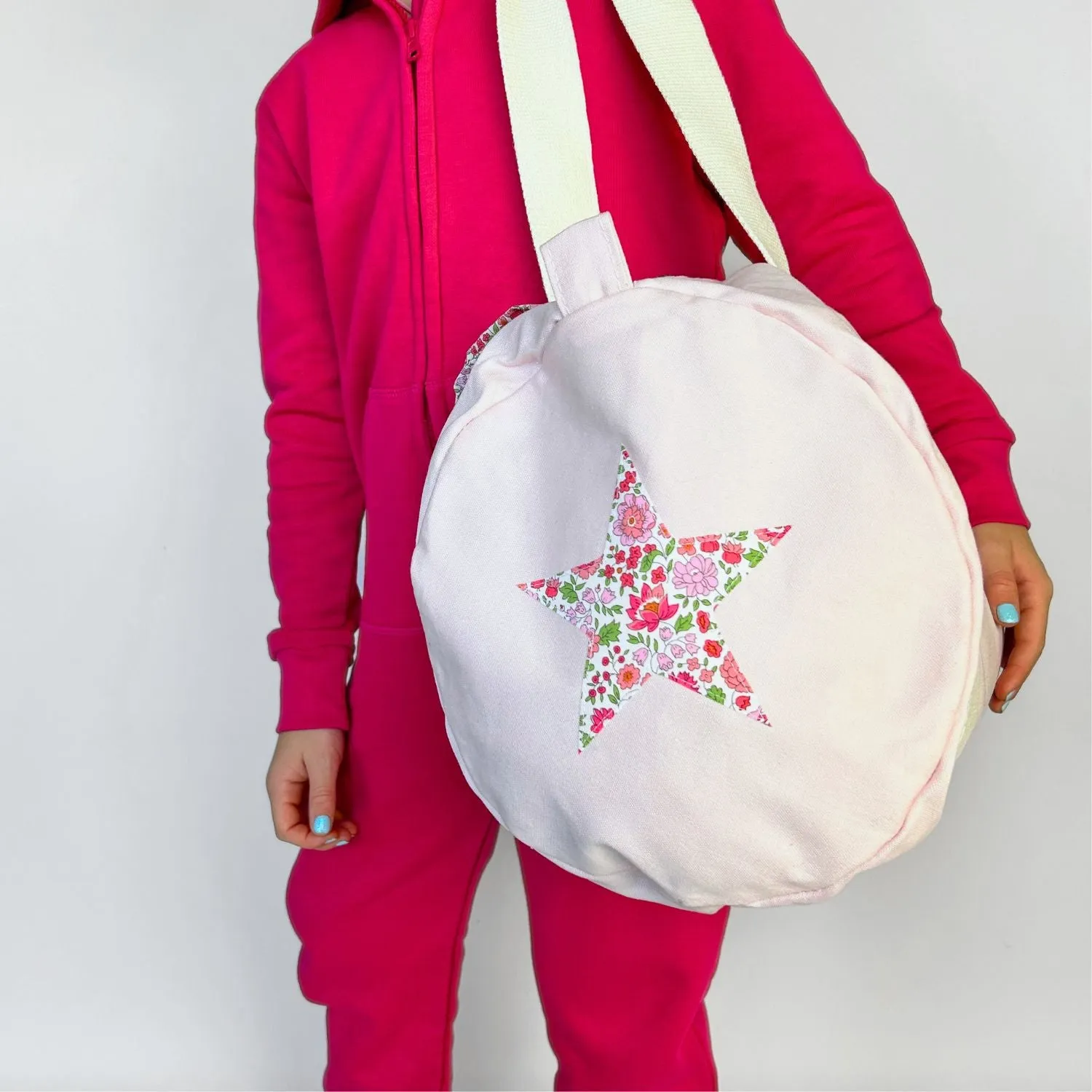 Single initial barrel bag