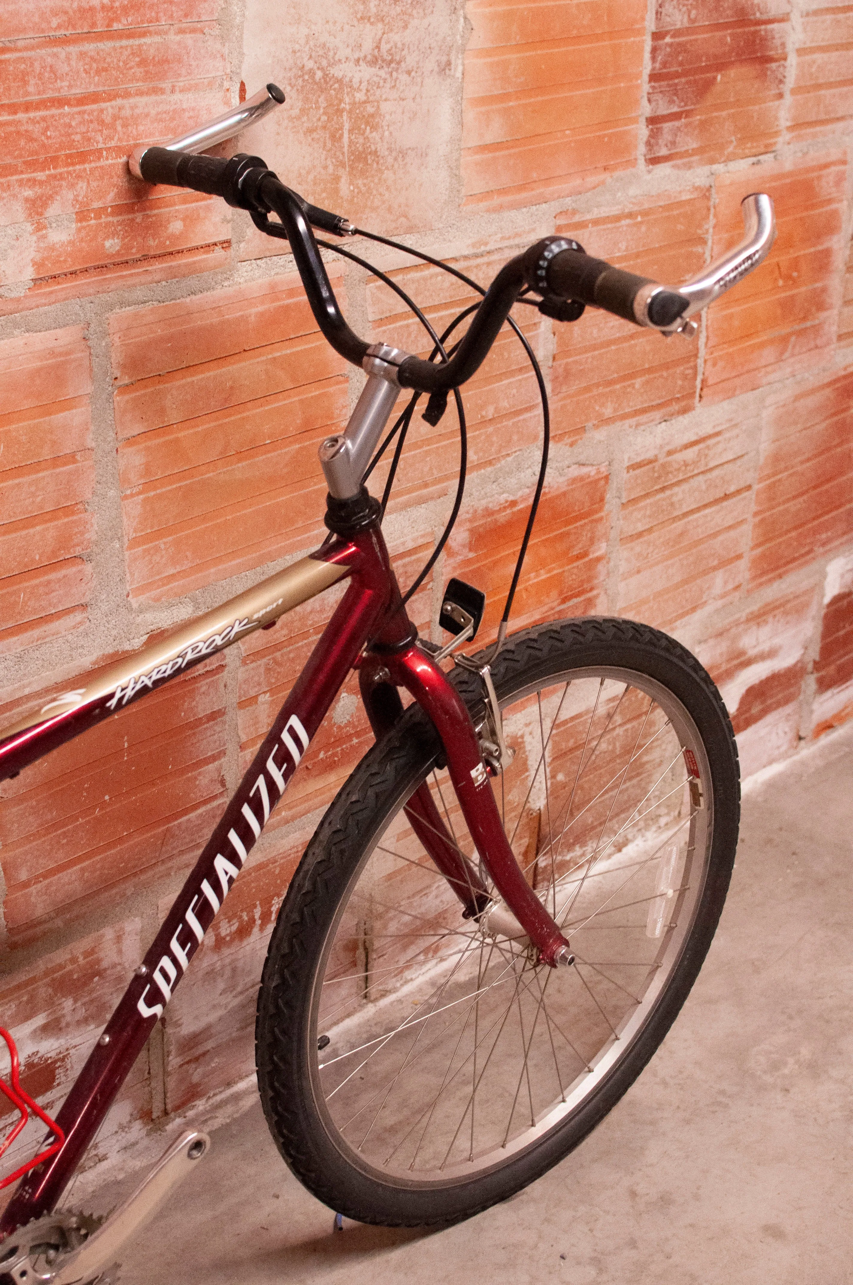 Specialized Hardrock Sport, Upright Rigid MTB, Red & Gold, 19”/49cm/Small