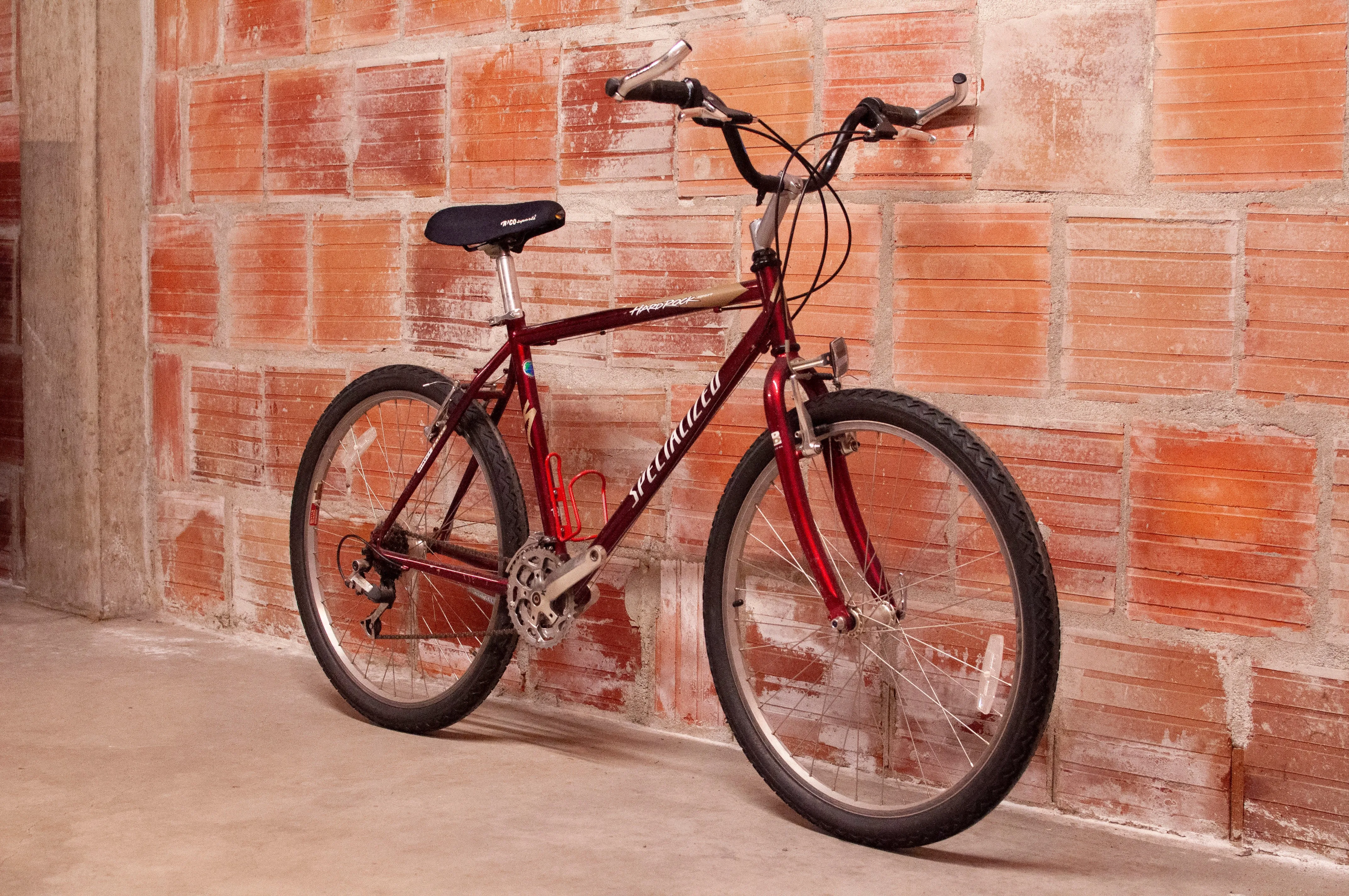 Specialized Hardrock Sport, Upright Rigid MTB, Red & Gold, 19”/49cm/Small