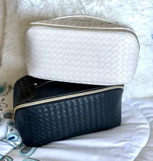 The Perfect Makeup Bag For Traveling