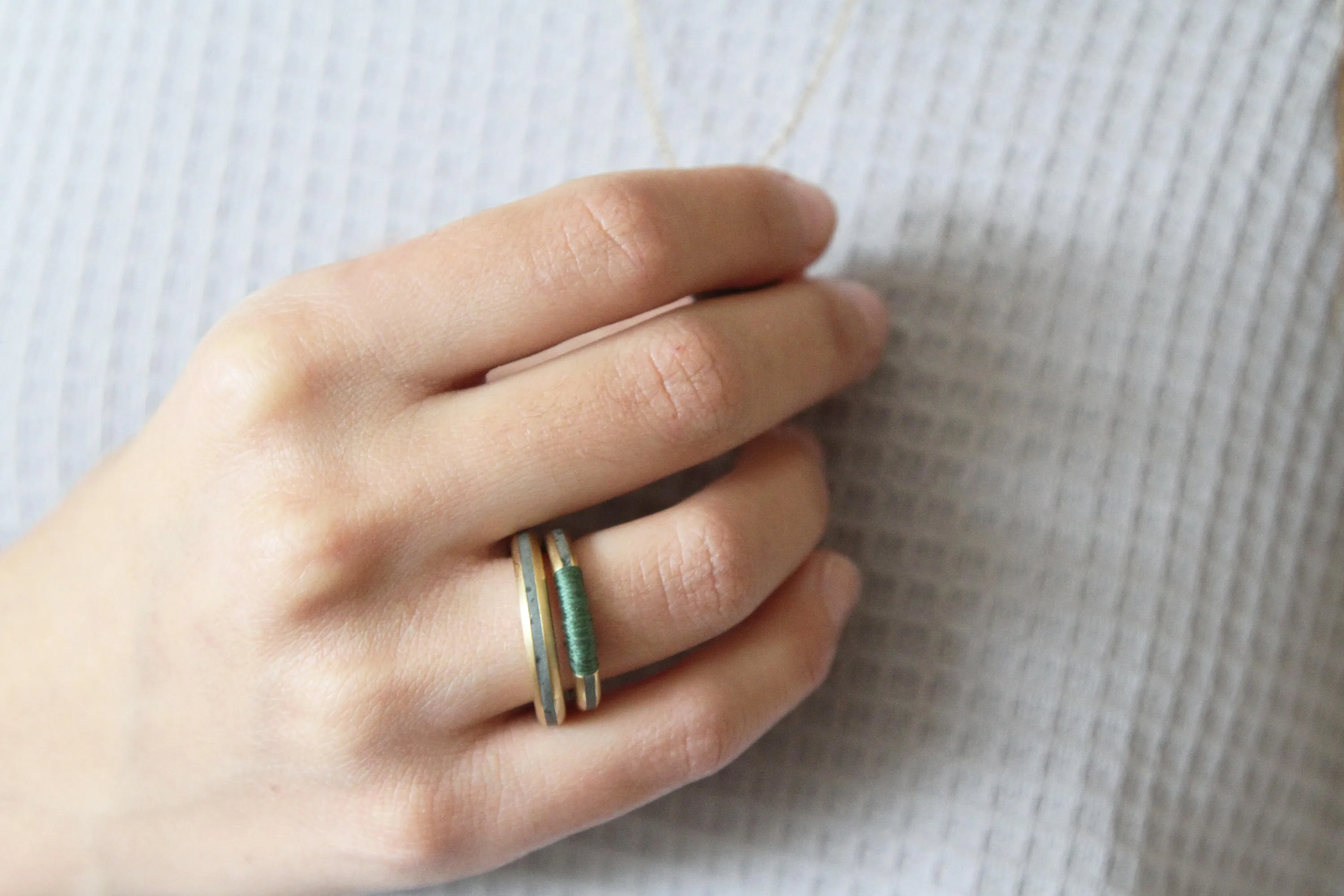 Threads Unique Gold Concrete Band
