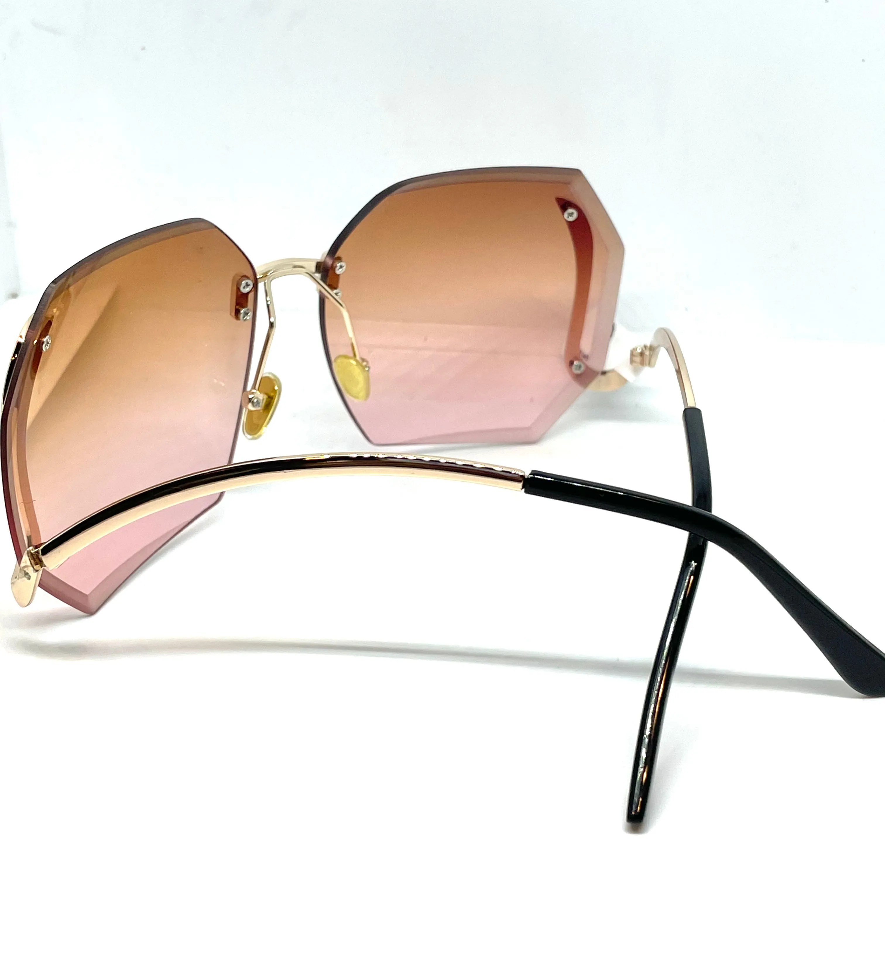 TRENDY ROUNDED SUNGLASSES