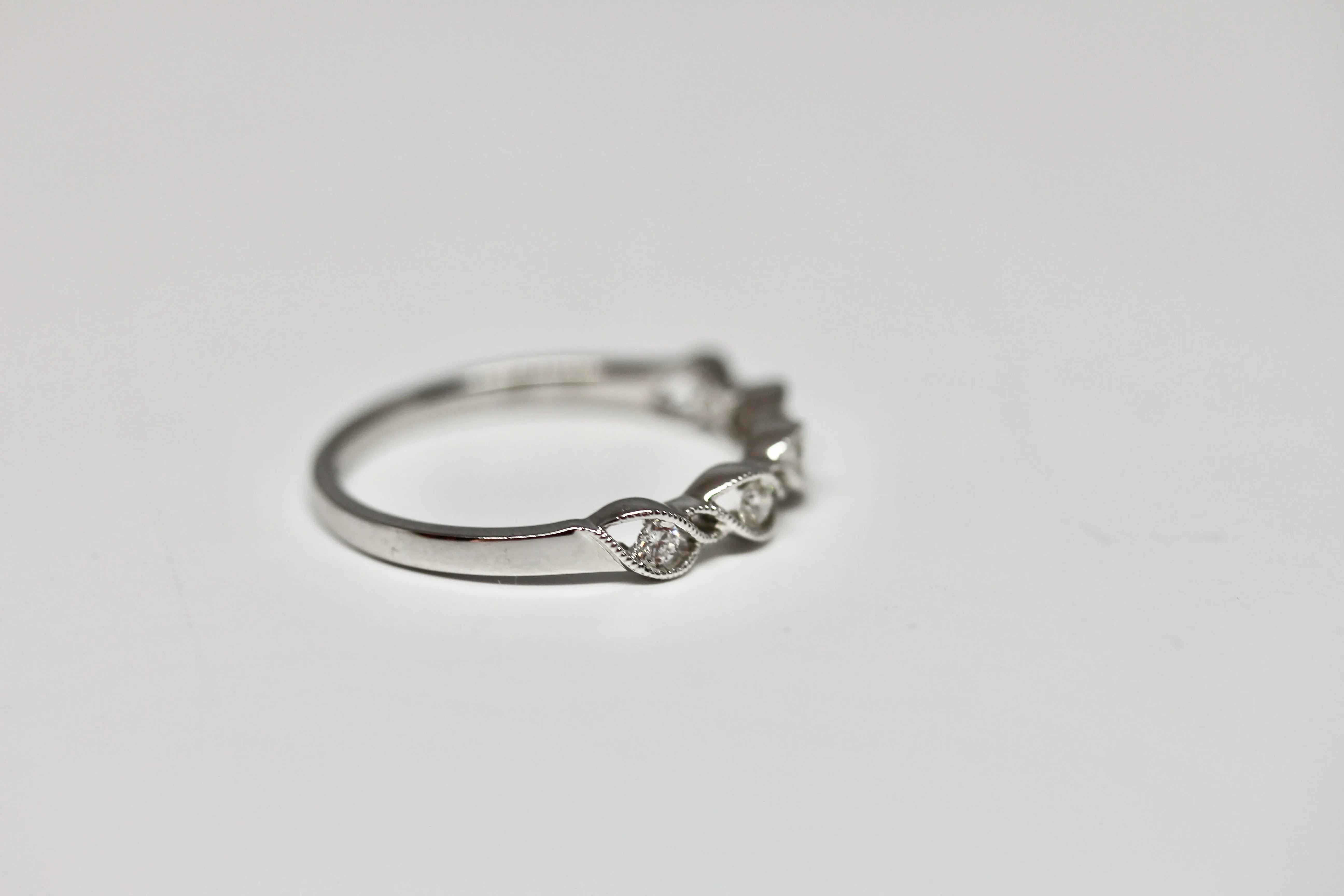 Unique Wave Diamond Stackable