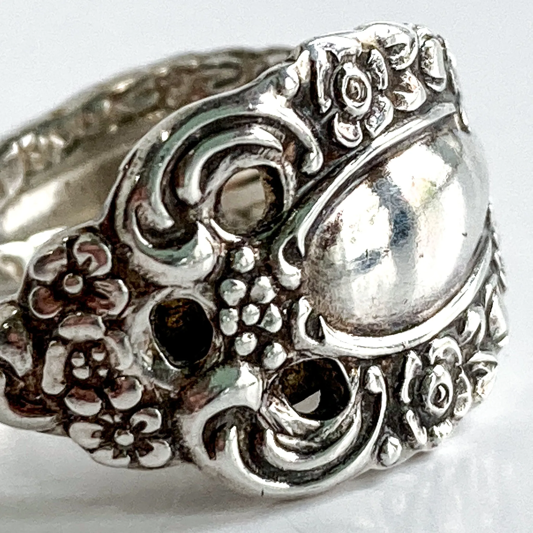 Vintage Recycled Oneida Silver Artsy Floral Repousse Spoon Handle Ring