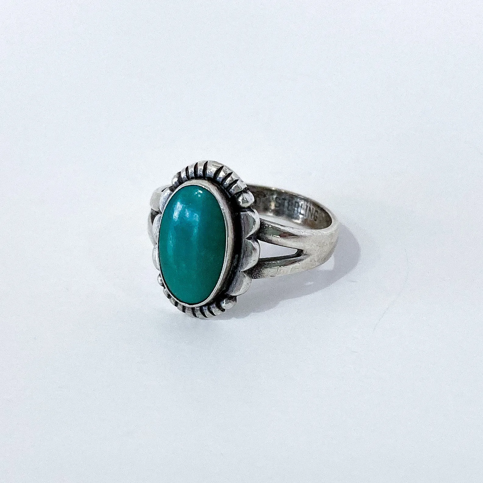 Vintage Scalloped Sterling Silver Aqua Agate Oval Stone Artsy Ring