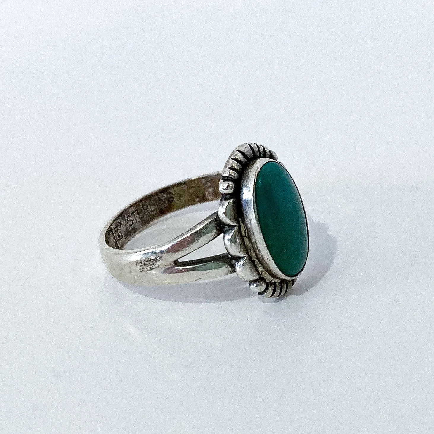 Vintage Scalloped Sterling Silver Aqua Agate Oval Stone Artsy Ring