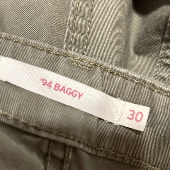 Women’s Levi’s ‘94 Baggy Cargo Pants Olive Green Size 30