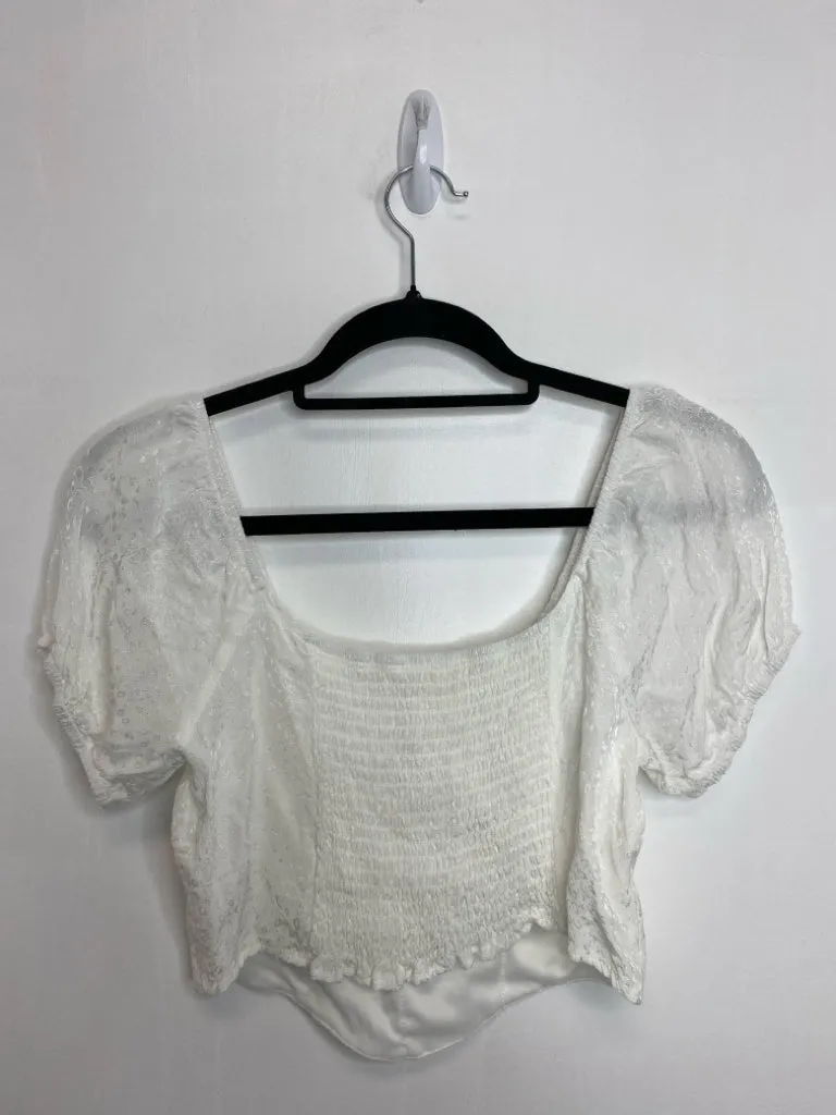 Womens Size Sm Misses White Urban Romantics Tops